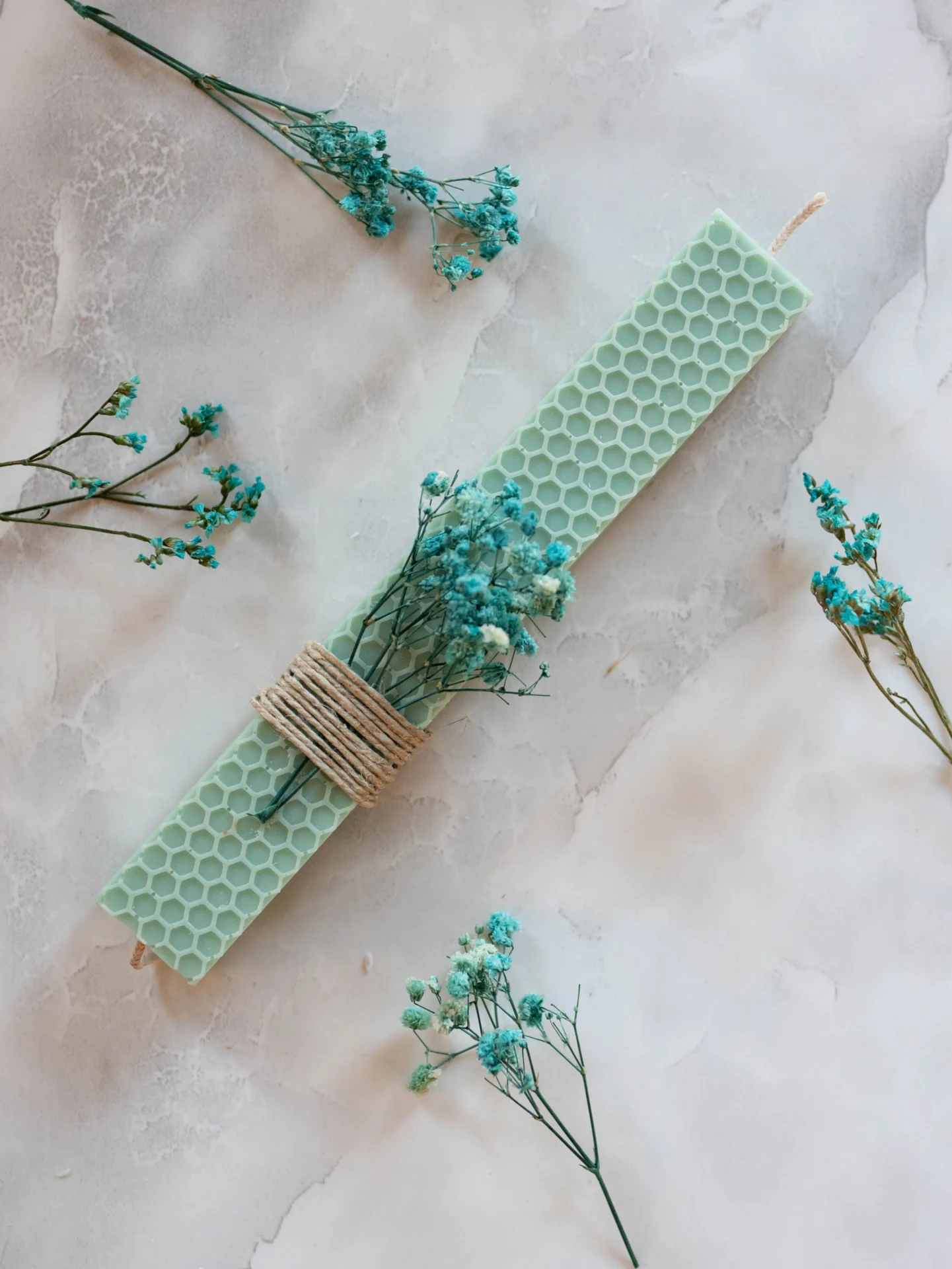 prasini-labada-kirithra-me-apoxiramena-louloudia - Luce Eterna Πράσινη Λαμπάδα Κηρήθρα με Αποξηραμένα Λουλούδια - Image 1